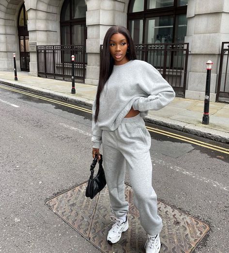 Grey Sweatsuit, Two Piece Pants Set, Loose Outfit, Casual Sets, Casual Street Style, Casual Streetwear, Black Casual, Womens Fashion Casual, Two Pieces