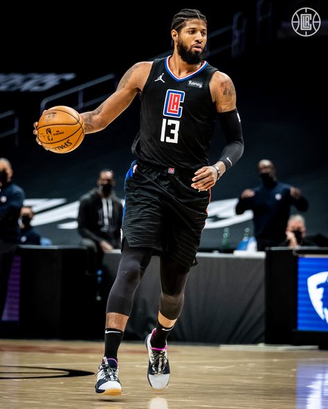 Nba Paul George, Male Athletes, Basket Nba, Small Forward, Basketball Is Life, Nba Wallpapers, Nba Pictures, Paul George, Los Angeles Clippers