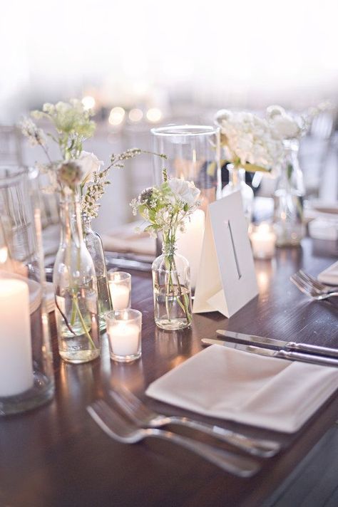 Casual Rehearsal Dinner Decor, Natural Wedding Decor, Beautiful Wedding Centerpiece, Tafel Decor, Simple Table, Atlanta Wedding, Glass Vases, Wedding Mood, Table Flowers