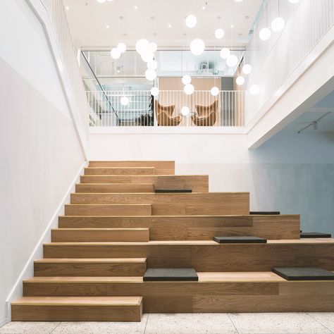 Industrial Interior Office, Maker Space, Stairs Architecture, School Interior, Minimal House Design, Interior Stairs, Workplace Design, Workspace Design, Staircase Design