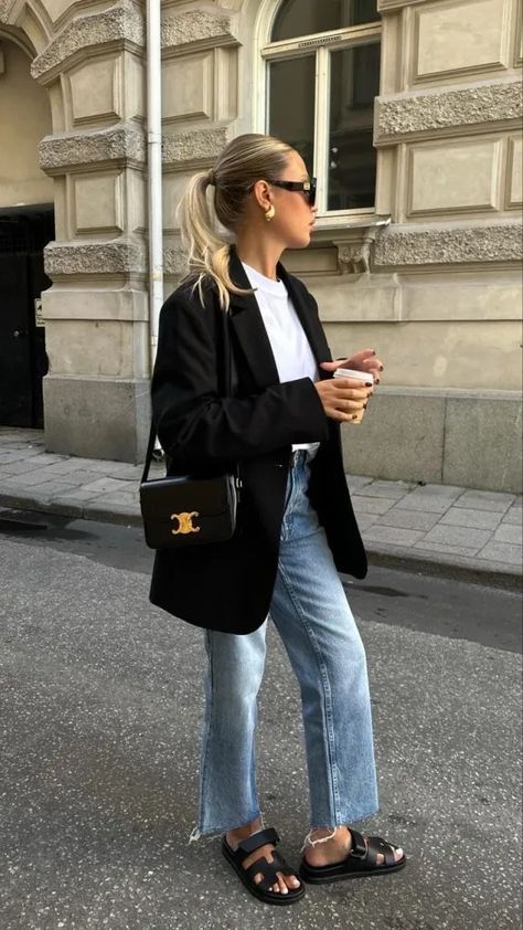 Paris Spring Outfits, paris outfits, quiet luxury fashion, chic fashion, old money style, striped sweater outfits, blazer and jeans Striped Sweater Outfit, Chique Outfits, Paris Outfits, Wardrobe Outfits, Casual Chic Outfit, Blazer Outfits, Looks Style, Comfy Outfits, Old Money