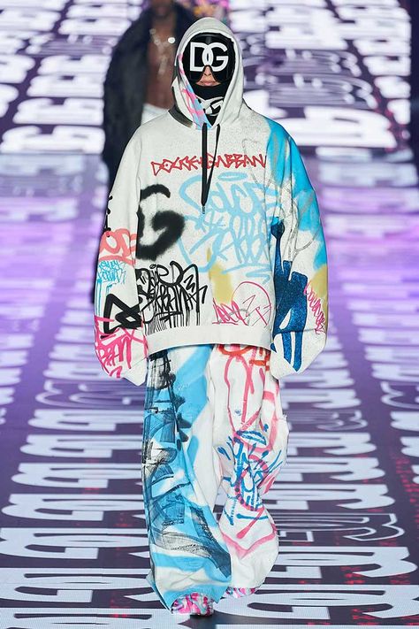 Graffiti Clothing, 2022 Fashion Show, Fashion Project, Painted Clothes, 2022 Fashion, Dolce And Gabbana Man, Menswear Fashion, Menswear Collection, Fall 2022