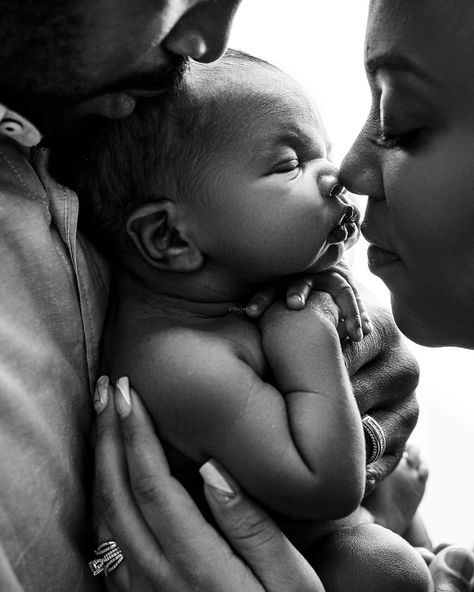 In Home Newborn Session Black Family, Dark And Moody Newborn Photography, Edgy Newborn Photos, Newborn And Parents Photography, Black And White Newborn Photography, Black Newborn Photoshoot, Newborn Baby Shoot Ideas, Newborn Family Shoot, Newborn Family Photoshoot