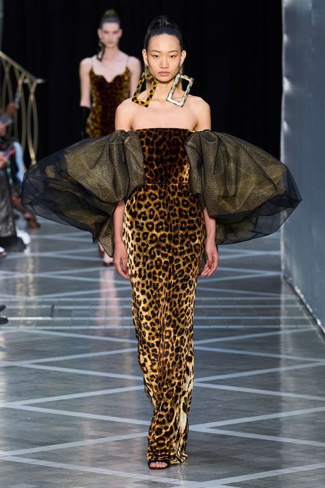 Halpern Spring 2023 Ready-to-Wear Fashion Show | Vogue Spring 2023 Ready To Wear, 2023 Ready To Wear Collection, Runway Fashion Couture, 2023 Ready To Wear, Animal Print Fashion, Spring 2023, Spring 2024, Couture Dresses, London Fashion Week