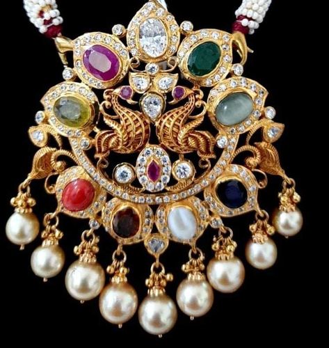 Navaratna Pendants, Navaratna Jewellery, Lakshmi Devi, Long Haram, Jewelry Knowledge, Antique Jewellery Designs, Beautiful Gold Necklaces, Pearl Necklace Designs, Antique Bridal Jewelry