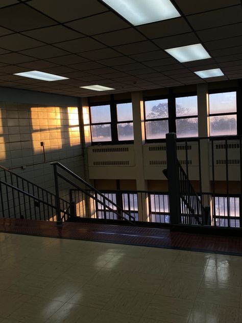 pretty sunrise in the morning at school aesthetic picture pink orange yellow Aesthetic Small Home, Bloxburg Room Ideas Aesthetic, Rise N Shine, Game Money, Morning School, White Elephant Game, Elephant Game, School Morning, School Goals