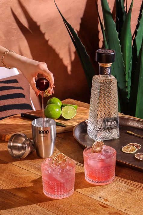 Tequila Drinks Aesthetic, Tequila Photoshoot, Tequila Aesthetic, Margarita Photography, Tequila 1800, Tequila Gifts, Tequila Day, Vodka Gifts, Tequila Tasting