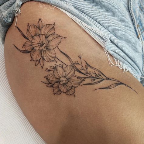 March Birthflower Blooms on Skin: 30 Daffodil Tattoo Designs for Inspiration - 100 Tattoos March Birth Flowers Tattoo, Daffodil Tattoo Shoulder, Daffodil Tattoo Ribs, Daffodil Tattoo Leg, Bouquet Of Daffodils Tattoo, Daffodil Chest Tattoo, Daffodil Tattoo Thigh, Delicate Daffodil Tattoo, Daffodil Arm Tattoo