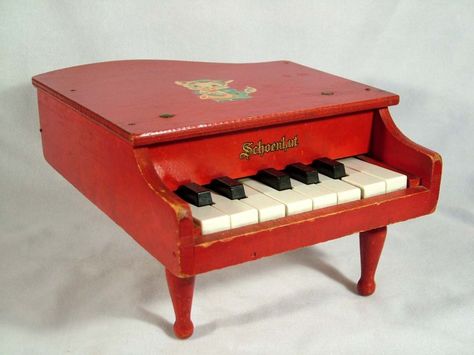 Miniature Piano Toy Piano Vintage, Vintage Toys 1960's 1950s, Japan 1950s, 1950s Toys, Miniature Piano, Toy Piano, 1980s Toys, Baby Grand Pianos, Vintage Memory