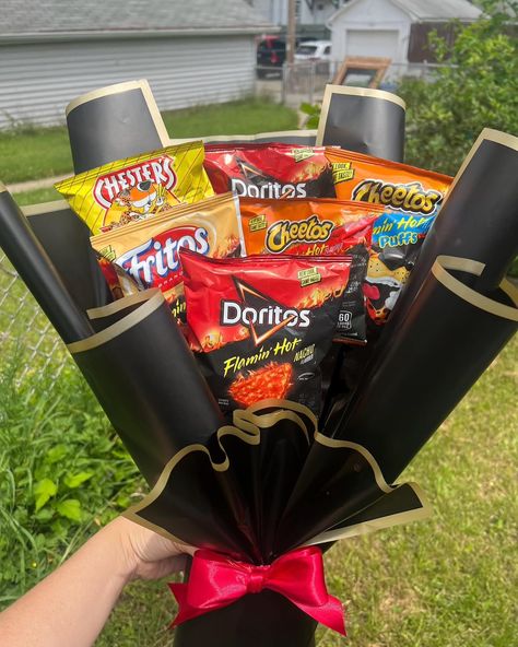 Chip bouquets available as well 😋 Get your boyfriend/girlfriend a chip bouquet 🫶🏼 - - - - #eternalroses #rosas #roses #rosaseternas #explorepage #perfectgift #pastel #chips #chip #takis #chipbouquet #bouquets #cheetos Hot Cheetos Flower Bouquet, Bouquets For Boys, Chips Bouquet, Chip Bouquet, Takis Chips, Snack Bouquet, Candy Bouquet Diy, Valentine's Ideas, Gift Bouquet