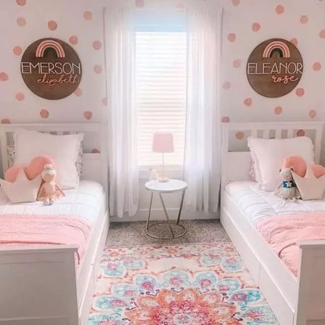 50 Beautiful And Cozy Shared Girls’ Bedrooms - Shelterness Bedroom Ideas For Small Rooms For 2 Sisters, Toddler Twin Girls Bedroom Ideas, 2 Girl Bedroom Ideas, Room For Two Girls Sisters, Toddler Sister Room Ideas, Girls Room Color Scheme, Small Room For 2 Sisters, Sister Bedroom Ideas Shared Rooms, 2 Twin Beds In Small Room