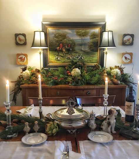 Old English Dining Room, Equestrian Dining Room, English Country Christmas, English Country Dining Room, Masculine Christmas, Tartan Christmas Decorations, Dining Room Buffet Table Decor, Dining Room Christmas, Christmas Foyer