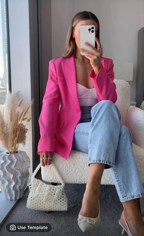 Pink Blazer Chic Outfit, Barbie Blazer Outfit, Pink Blazer With Jeans, Pinker Blazer Outfit, Fuschia Blazer Outfit, Blazer Pink Look, Light Pink Heels Outfit, Pink Blazer And Jeans Outfit, Outfit Con Blazer Rosa