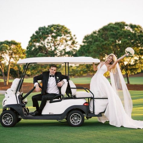 #bride #groom #golfcart #justmarried #funwedding #countryclubwedding #clubwedding #golfcoursewedding #golfcartwedding #wedding #couplegoals #groomssuit #bridal #weddingphotography Golf Wedding Pictures, Golf Cart Wedding Photos, Golf Wedding Decor, Golf Course Weddings, Golf Wedding Photos, Buggy Photoshoot, Wedding Golf Cart, Golf Course Wedding Photos, Video Pernikahan