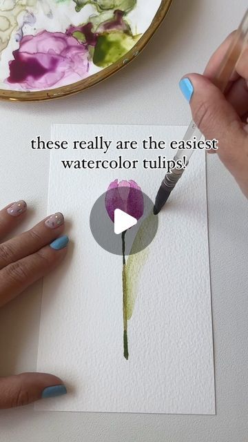 Watercolor Arist | Bree Copley on Instagram: "I hope you try this out!  These really are the easiest watercolor tulips! Below is a list of supplies I used in this video … Comment “Tulip”  if you would like the links.   But first Here are some helpful tips for creating these.   -Make sure the center petal is COMPLETELY DRY before you add the side petals.    -And remember it’s totally ok if your petal doesn’t turn out right in one stroke of a brush.  Just use the tip of your brush and a little more paint to get it to the shape you want.  There is nothing wrong with adding to these steps. These simple steps are a a base to start out you can make your tulips to your liking.   -you can also use these steps to make buds for many different flowers so play around with it using it it different ways Simple Watercolor Flowers, Beginning Watercolor, Loose Watercolor Flowers, Painting Flowers Tutorial, Learn Watercolor Painting, Step By Step Watercolor, Tulip Painting, Watercolor Flowers Tutorial, Art Tutorials Watercolor