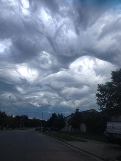 Asperitas Clouds, Asperatus Clouds, Storm Aesthetic, Cloud Pictures, Central Kentucky, Dreamy Clouds, Cloud Formations, Clouds Aesthetic, Universe Love