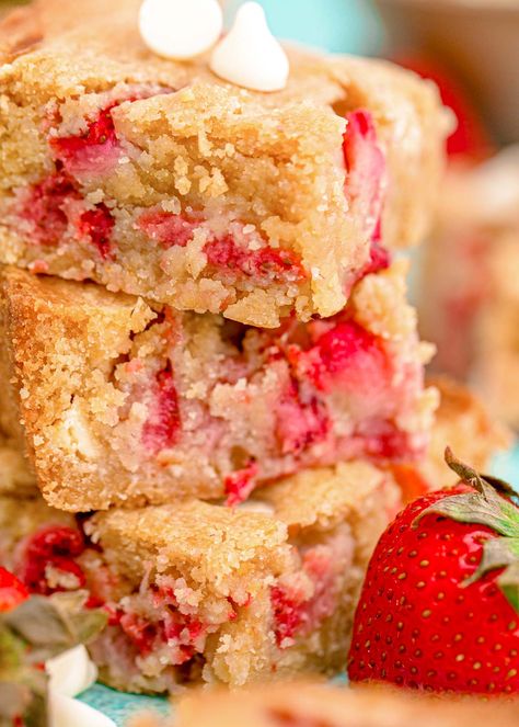 Fresh Strawberry Pound Cake Recipe, Over Ripe Strawberries Recipes, Recipes That Use Jelly, Dessert Using Frozen Strawberries, Strawberry Desserts Gluten Free, Strawberry Brownies From Scratch, Strawberry Blondies Recipe, British Dessert Recipes, Strawberry Lemon Blondies