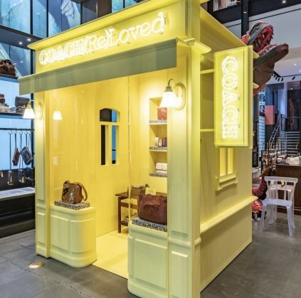 Bag Pop Up Store, Store Pop Up, Pop Up Activation, Pop Up Shop Aesthetic, Fashion Pop Up, Pop Up Booth Design, Popup Store Design, Pop Up Store Design Ideas, Pop Up Store Concept