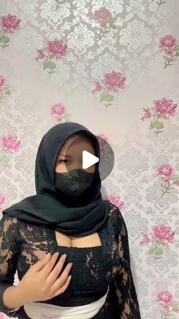 Ngen Uh Uh, Hijab Outfit Winter, Punk Female Character Design, Punk Female, Anjing Pug, Video Hijab, Real Estate Business Plan, Close Order, Real Estate Photographer