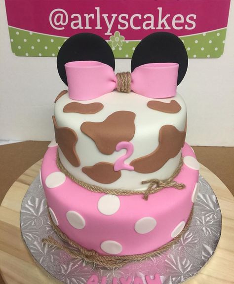 Minnie Mouse Birthday Party Ideas Cake, Minnie Cowgirl Party, Minnie Mouse Farm Birthday Party, Minnie Mouse Cowgirl Party, Minnie Mouse Barnyard Party, Mini Mouse Cowgirl Party, Pink Rodeo Cake, Western Minnie Mouse Party, Pink Farm Cake 2nd Birthday