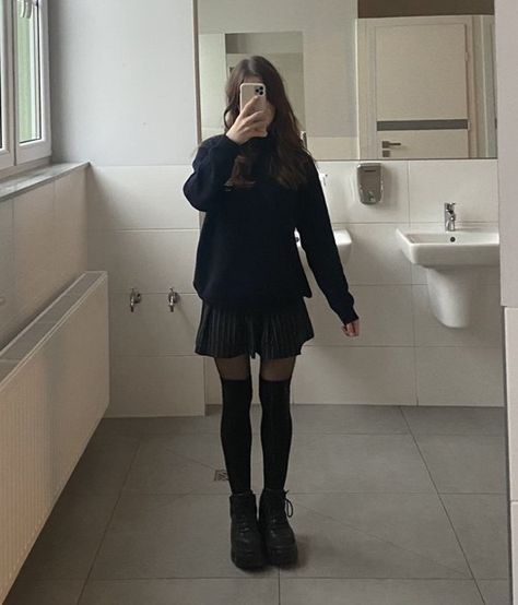 90s Old Money, Outfit Ideas Coquette, Skirt Sweater, Aesthetic Retro, Vintage 2000s, Doc Martens, High Socks, Thigh Highs, Fit Inspo