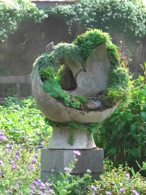 Garden Art Sculptures Cement, Yard Statues, Concrete Ideas, Cement Diy, Cement Art, Concrete Sculpture, Garden Pottery, Concrete Crafts, Sculpture Garden