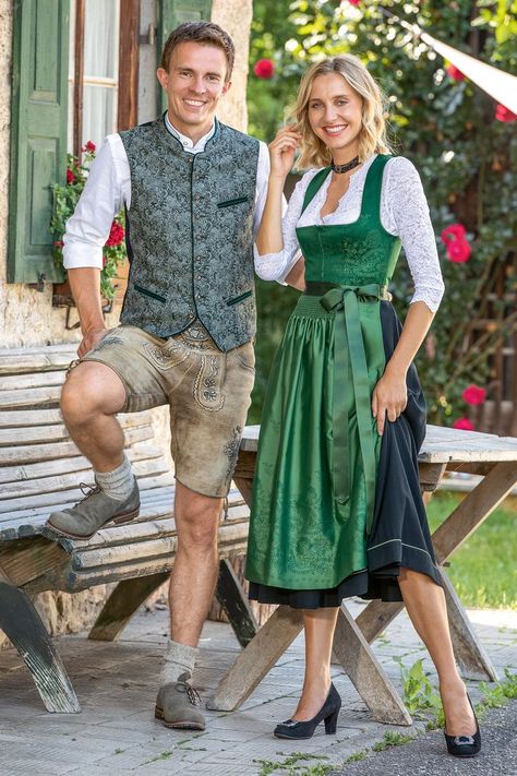 TExklusives Mieder-Dirndl mit eindrucksvollem Bordürenmuster am Oberteil aus seidig glänzendem Jacquard und faltengelegtem Rock (Länge 80 cm) mit Saumpaspelierung. Die Schürze im gleichen Dessin ist mit Satin-Schürzenbändern ge-schmückt. Separat erhältlich: Die Bluse aus beeindruckender, elastischer Spitze reizt mit verführerischem V-Ausschnitt. Octoberfest Outfits, German Traditional Clothing, German Traditional Dress, German Outfit, German Dress, Oktoberfest Outfit, Dirndl Dress, Mode Boho, Gardening Outfit