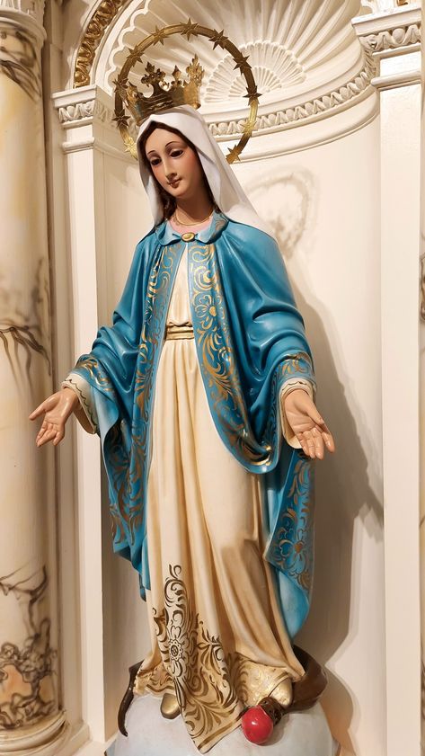 Mother Mary Queen Of Heaven, Our Lady Of Lourdes Statue, Immaculate Conception Of Mary, Queen Of Angels, Lady Images, Godly Mother, Susi Rejano, Jesus Art Drawing, Mother Mary Pictures