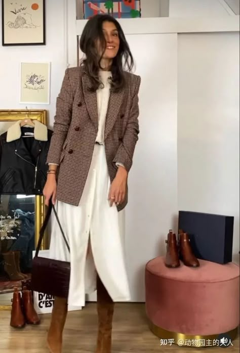 Plaid Blazer Fall Outfit, Women’s Work Outfits Summer 2023, Tall Boots With Dress Winter, Autum Styles Outfits 2023, September Street Style, Blazer And Maxi Skirt Outfit, Women Knit Outfit, Brown Blazer Street Style, Office Autum Outfits