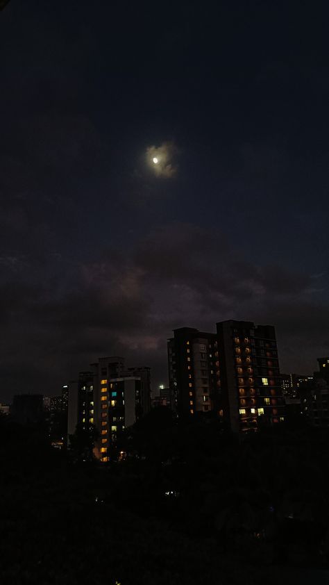 Night Moon Snaps, Night Mood, Dark Purple Wallpaper, Best Nature Images, Sky Photography Nature, Flowers Photography Wallpaper, Dark Nature Aesthetic, Sky Pictures, Night Scenery