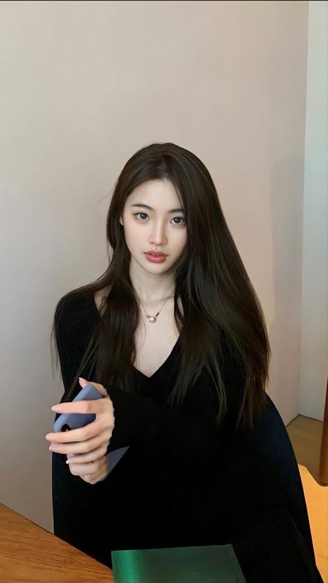 Ulzzang Hair, Medium Long Haircuts, Mode Ulzzang, China Girl, I Love Girls, Long Hair Cuts, Ulzzang Girl, Aesthetic Girl, Korean Girl