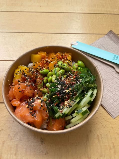 Aesthetic Food Bowl, Sushi Bowl Aesthetic, Salmon Bowl Aesthetic, Healthy Poke Bowl Recipe, Sushi Poke Bowl, Poke Aesthetic, Poke Bowl Aesthetic, Poke Bowl Ideas, Food Inspiration Healthy