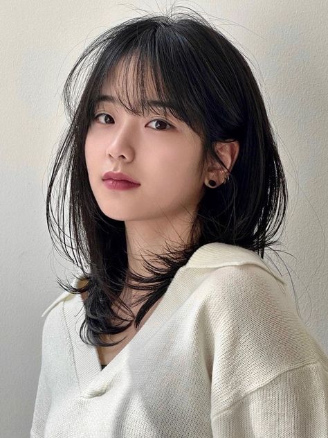 Korean wispy bangs for layered medium length Wispy Curtain Bangs And Layers, Haircut With Bangs And Layers Short, Asian Hairstyles Curtain Bangs, Wispy Bangs Reference, Wispy Curtain Bangs Unstyled, Feathery Bangs Short Hair, Korean Soft Bangs, Hair Bangs Reference, Cute Short Haircut With Bangs