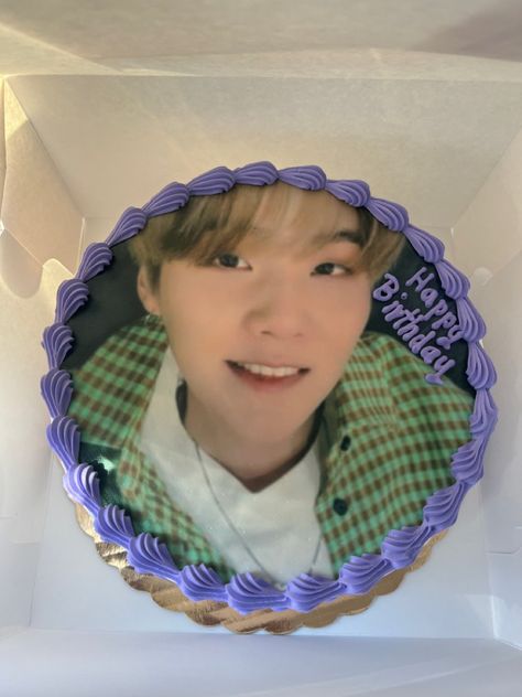 Suga Cake Birthday Ideas, Suga Cake Birthday, Suga Birthday Cake, Yoongi Birthday Cake, Jimin Cake Ideas, Skz Birthday Cake, Kpop Birthday Cake, Jimin Cake, Birthday Cake Cat