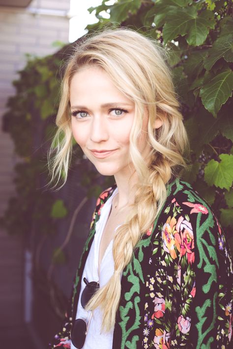 Johanna Braddy - Dylan ("All broke down" /Deutsch: Forever in Love; Keine ist wie du) - Cora Carmack) Johanna Braddy, Fan Casting, Face Facial, Female Faces, Female Actresses, Classy Style, Hair Reference, Pretty Eyes, Girl Crushes