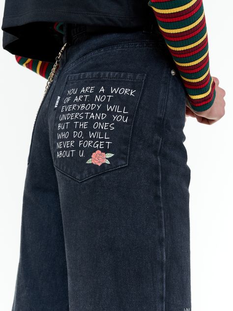 Grunge Denim, Customized Baggy Jeans, Patched Black Jeans, Grunge Painted Jeans, Jean Embroidery Grunge, Embroidered Jeans For Streetwear, Grunge Patchwork Denim Jeans, Jeans Drawing, Painted Shorts