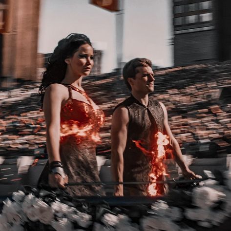 The Hunger Games Photos, Katniss And Peeta Aesthetic, Everlark Aesthetic, Hunger Games Dr, The Hunger Games Aesthetic, Hunger Games Aesthetic, Peeta Katniss, Hunger Games Book, Hunger Games Movie