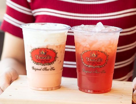 7 best Thai drinks to try in Thailand, from iced tea to roselle juice Thai Drinks, Roselle Juice, Roselle Plant, Thai Iced Coffee, Chrysanthemum Tea, Drinks To Try, Tea Places, Best Thai, Herbal Drinks