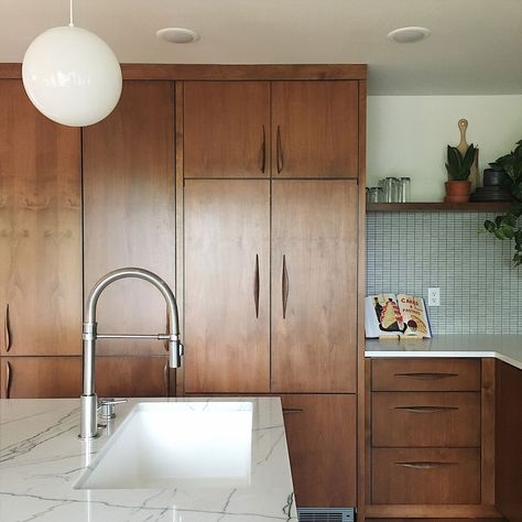 Mid Century Modern Kitchen Remodel, Mcm Kitchen, Modern Kitchen Remodel, Interior Vintage, Kitchen Organization Diy, Diy Kitchen Remodel, Mid Century Modern Kitchen, Mid Century Modern Interiors, 아파트 인테리어