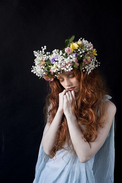 ➰E.P➰ Floral Crowns, Long Red Hair, Pre Raphaelite, Trendy Flowers, Foto Art, Long Red, 인물 사진, Floral Crown, Photography Women