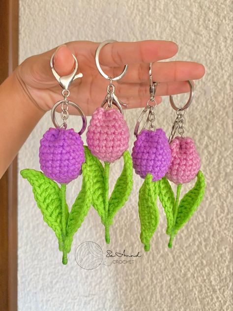 Crochet Heart Keychain, Crochet A Heart, Small Crochet Gifts, Keychain Patterns, Crochet Store, Heart Applique, Quick Crochet Patterns, Crochet Keychain Pattern, Crochet Wedding