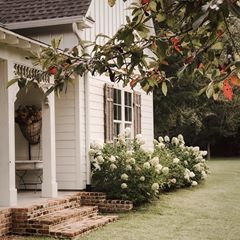 jamie | whitetail farmhouse (@whitetailfarmhouse) • Instagram photos and videos Home Boards For Porch, 9x13 Rug Living Rooms, Simple Country House Interior, Small Country Cottage Exterior, English Cottage Farmhouse Exterior, House Additions Ideas Before And After, Outdoor Cottage Ideas, Cottage Outdoor Ideas, 1900s Farmhouse Exterior