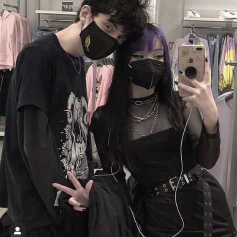 Goth Couple Aesthetic, Couple Outfits Matching, Emo Couples, Grunge Couple, Couple Fits, Cute Couple Outfits, Cute Relationship Photos, Emo Outfits, I Feel You