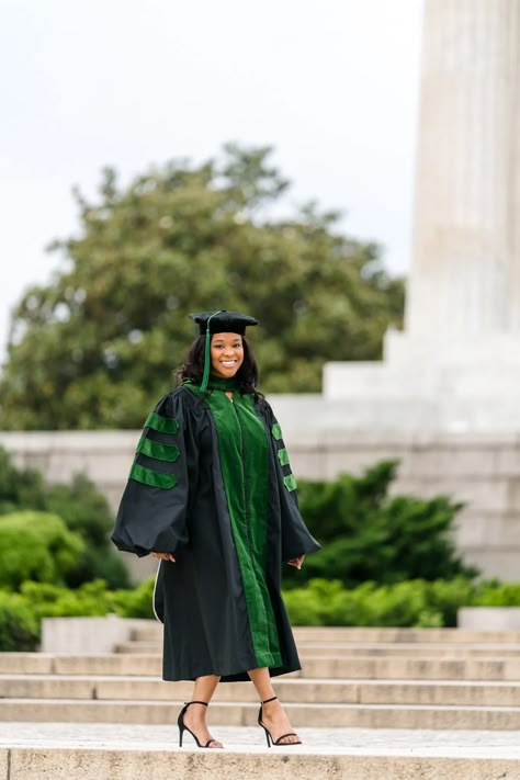 Graduation Outfit Ideas Doctorate, Phd Graduation Outfit Ideas, Graduation Photoshoot Doctorate, Medical School Graduation Photoshoot, Graduation Dress Doctorate, Phd Graduation Outfit, Doctoral Graduation Outfit, Doctoral Photoshoot, Graduation Pictures Doctorate