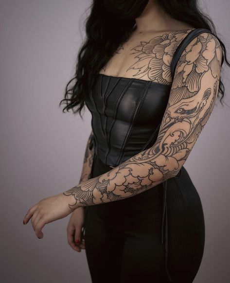 Feminine Anchor Tattoo, Front Shoulder Tattoos, Tattoed Women, Theme Tattoo, 4 Tattoo, Floral Tattoo Sleeve, Japanese Sleeve Tattoos, Sleeve Tattoos For Women, Black Ink Tattoos