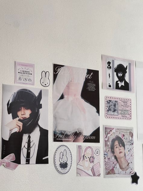 Wall Poster Decor Ideas, Poster In Room Ideas, Black White Pink Room, Wall Kpop Decor, Kpop Wall Inspiration, Coquette Kpop Poster, Black Coquette Room, Kpop Wall Collage Ideas, Black Pink White Aesthetic