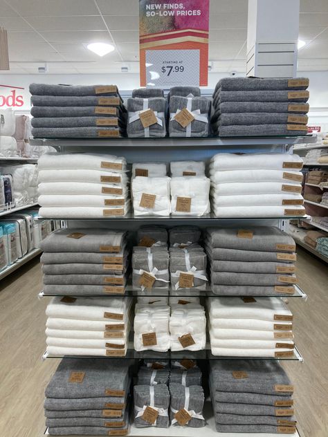 Retail Merchandise Display, Spa Towels Display, Retail Towel Display Ideas, Towel Shop Display, Homeware Display Visual Merchandising, Tj Maxx Merchandising Displays, Homegoods Endcaps, Hand Towels Bathroom Display Bed Bath & Beyond, Retail Display Shelves