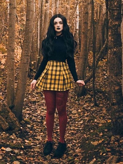 Kawaii, 90 Grunge Outfits, Yellow Plaid Skirt Outfit, Pleated Skirt Outfit Short, Plaid Mini Skirt Outfit, Skirt With Tights Outfit, Preppy Skater, 90s Skater Fashion, Zombie Dress