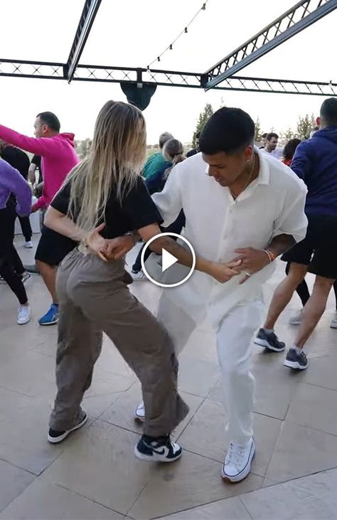 Paolo and Alina Exemplify Cuban Salsa Spirit at a Dance Congress Party Salsa Class Outfit, Salsa Dance Aesthetic, Salsa Dancing Aesthetic, Cuban Salsa Dancing, Salsa Dance Video, Cuban Dance, Salsa Videos, Salsa Dance Lessons, Salsa Outfit