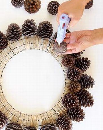 Instagram post by Craftyfun.com • Sep 12, 2019 at 3:52pm UTC Diy Pinecone Wreath, Easy Diy Thanksgiving Decorations, Woodland Centerpiece, Wreaths Diy Easy, Christmas Crafts Diy Gifts, Crafts For Fall, Diy Wreath Bow, Floral Designs Arrangements, Pinecone Crafts Christmas